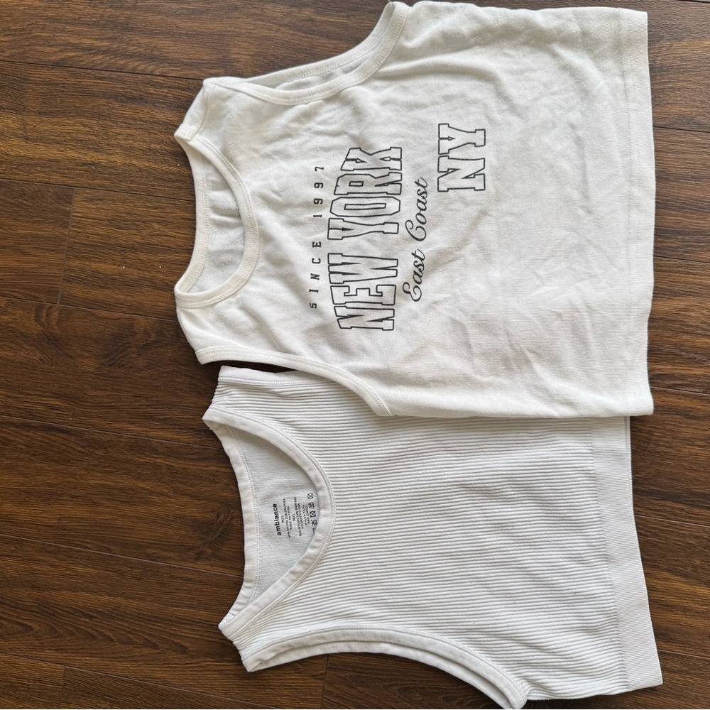 BUNDLE! White Sleeveless Tops - New York Print